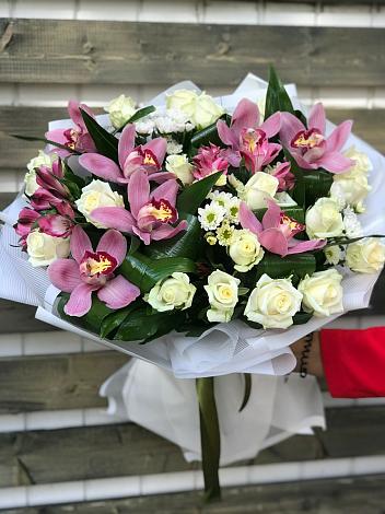 Букет цветов из: Розы и Хризантемы в Малиновке
