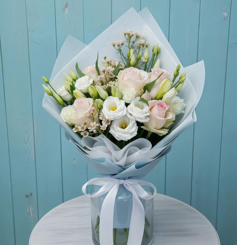 Букет цветов из: Розы и Лизиантусы в Малиновке