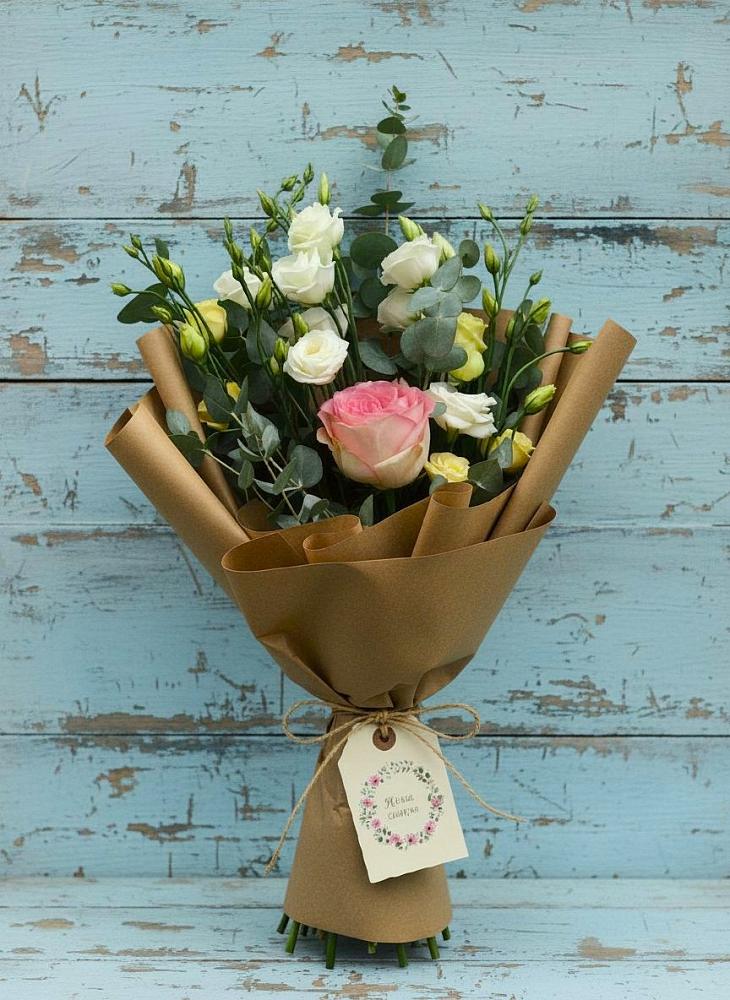 Букет цветов из: Розы и Лизиантусы в Малиновке