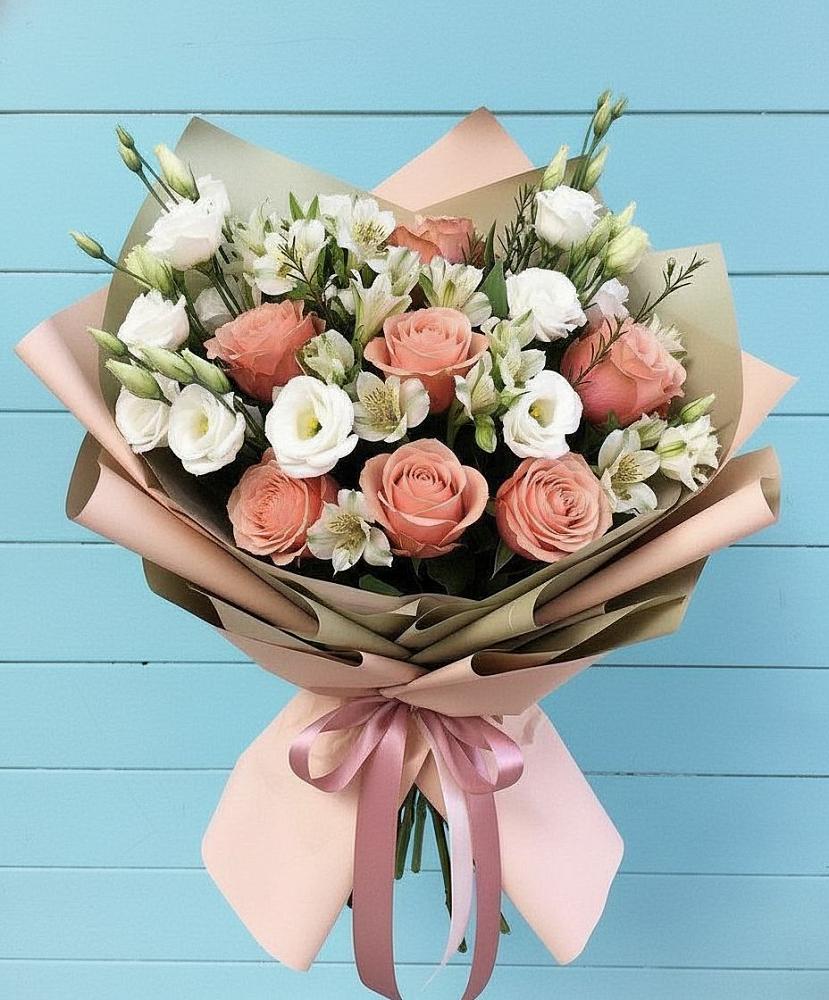 Букет цветов из: Розы, Альстромерии и Лизиантусы в Малиновке
