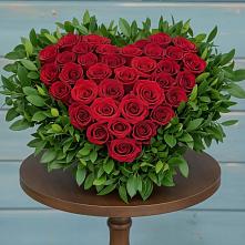 Цветочная композиция из Розы в виде сердца в Малиновке