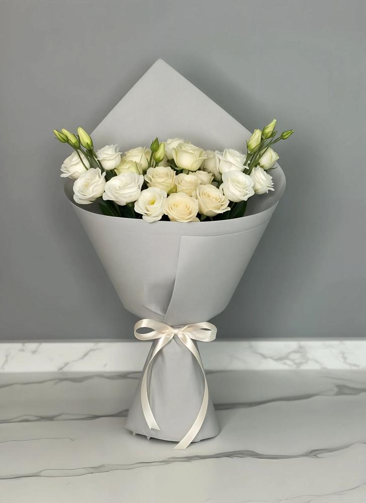 Букет цветов из: Розы и Лизиантусы в Малиновке