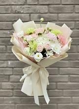 Букет цветов из:  Гвоздики, Розы, Лизиантусы и Хризантемы #REPLACE_PRED# Малиновке
