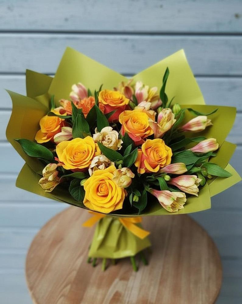 Букет цветов из: Альстромерии и Розы в Малиновке