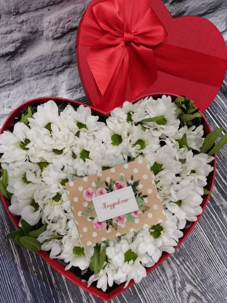 Цветочная композиция из Хризантемы в виде сердца в Малиновке