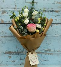 Букет цветов из:  Розы и Лизиантусы в Малиновке