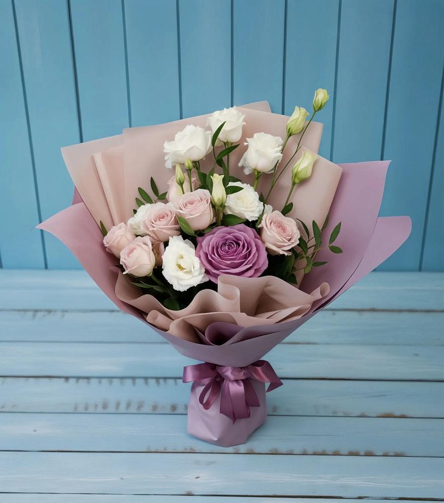 Букет цветов из: Розы и Лизиантусы в Малиновке